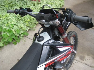 ec250_bars_and_shroud_rt.JPG