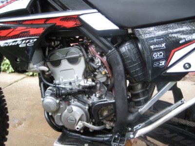 250fse_engine_left.JPG