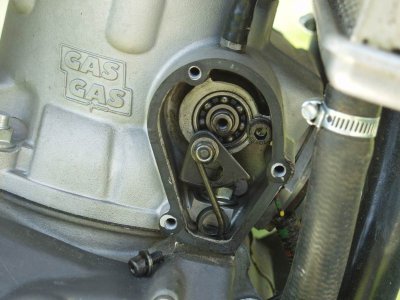Loose-bolt-screws-race.jpg