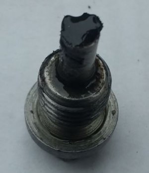 oil drain plug.JPG